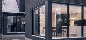 Montréal post‐war residence transformed into two twin houses