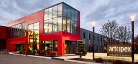 Québec office stands out in industrial district with modernized structure