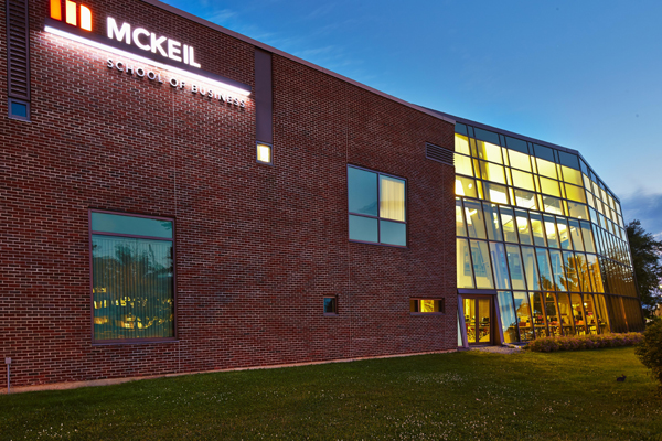 Ontario colleges introduce four-year business degree for tradespeople