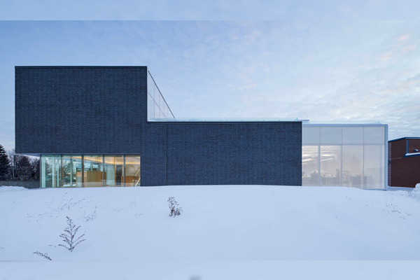 Laval dental lab offers refined architecture to city’s industrial district