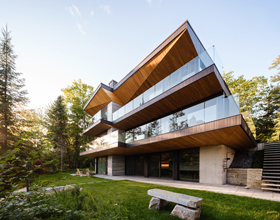 Dual-facade house in Quebec exhibits different personalities