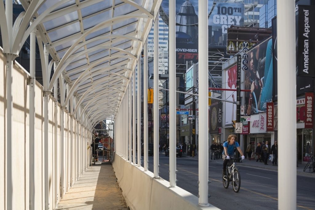 URBAN_UMBRELLA_Toronto2012_JamesEwing-3935F
