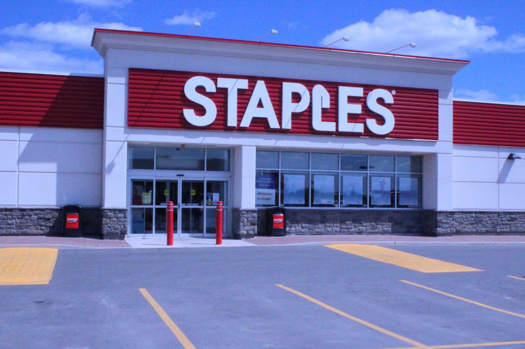 staples storefront Sitecast Construction Canada
