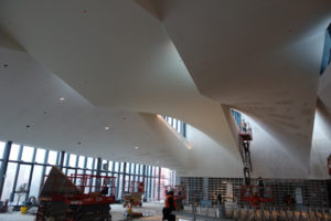 The drywall grid system maintained the curvature of the ceiling very well, even without wetting the 19 mm (5/8 in.) drywall.
