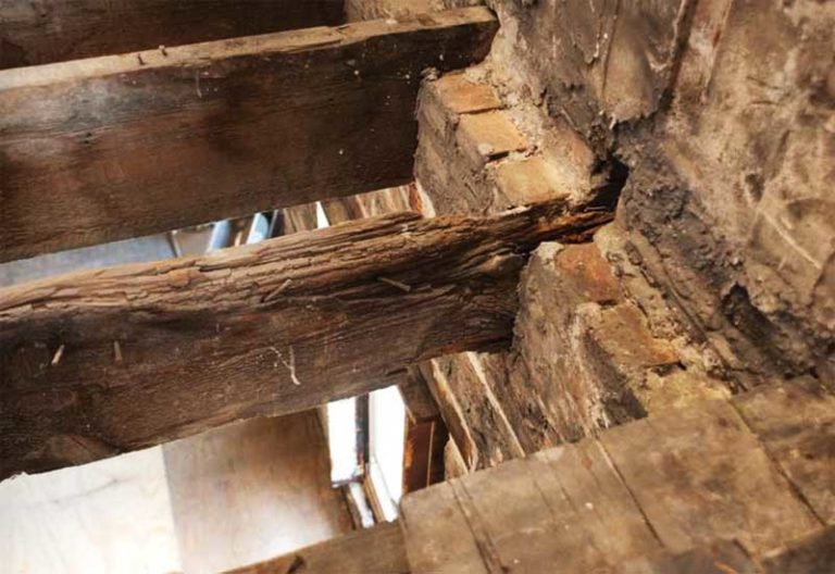 6Viewofembeddedwoodbeaminhistoricalmasonrywall.Deterioration