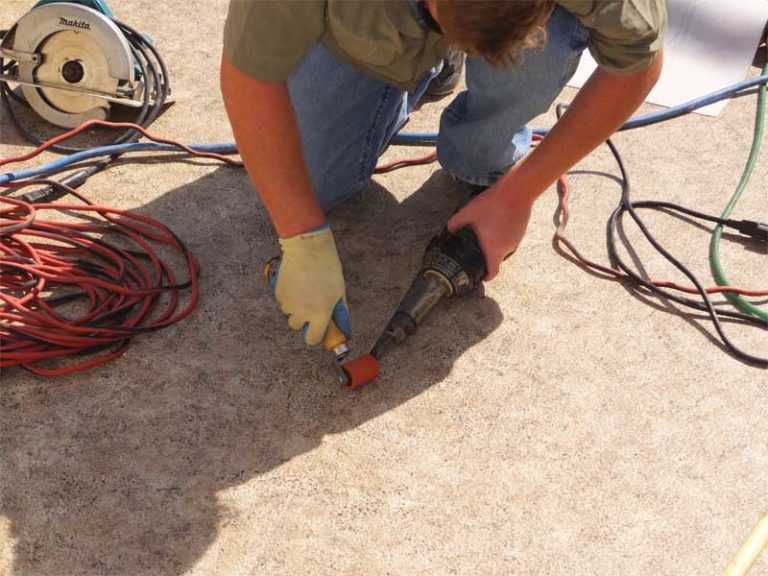 HeatWelding_PVCmembraneDuradek(1) Construction Canada