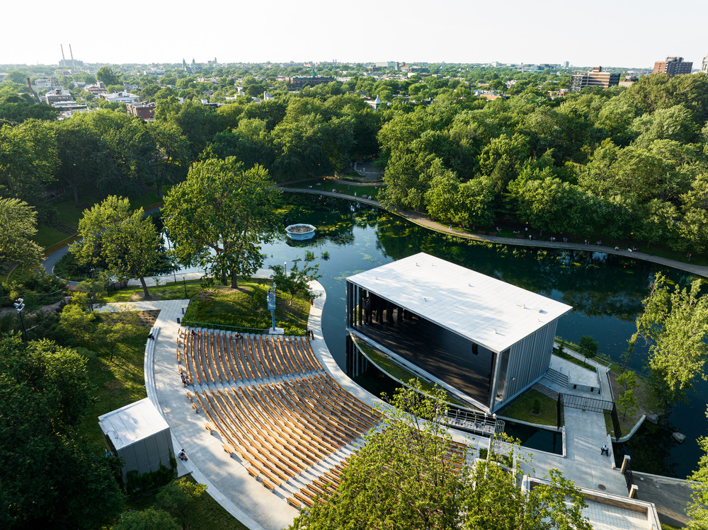 Another aerial view of the theatre, showing the pedestrian path linking to it.